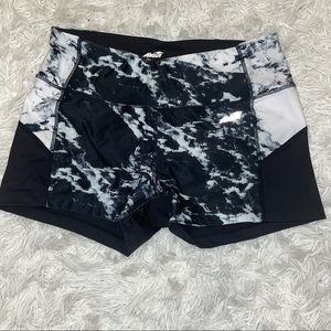 Shorts avia size 8/10 black and white marble print compression shorts euc